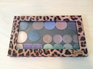 Magnetic palette for my single shadows! Just depot them and placed them in here for convenience.