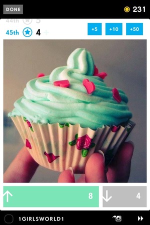I dare you to try to do your nails inspired by this cupcake ^,^  let me see how it comes out 