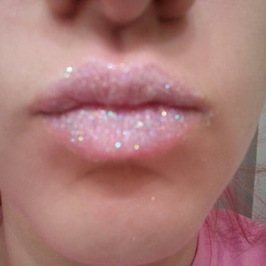 I used gloss for a base and then applied a white glitter over top for a new and fifferent, shimmery look.
