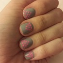 grey nails pink dots 