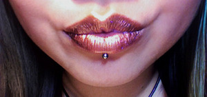jewel lips

an experiment i did using Glamourdolleyes' Foil Me, Sleek's Sunset Palette and a Sephora lip gloss
too bad the webcam isnt picking up the '3D-ness' 