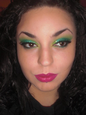 Green eyes and a pop of pink on the lips