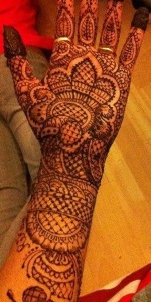 I did this for my wedding day...yesh I did my henna for my wedding - couldn't find no one last minute haha