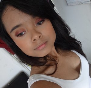 Red-bronzy-smokey eyes with some rosy cheeks. 