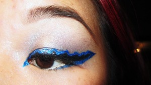 Pixiwoo inspired zigzag eyeliner outlined in blue