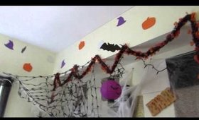 Halloween Decor | Dorm Room Tour!