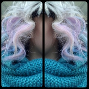 my first attempt at hair chalk atleast i tried :) 