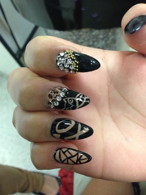 Black rounded nails with stones 