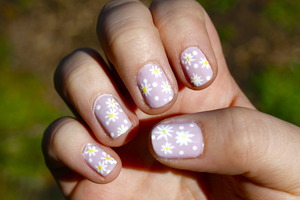 Daisy Nails!