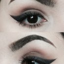 Smoky winged liner 