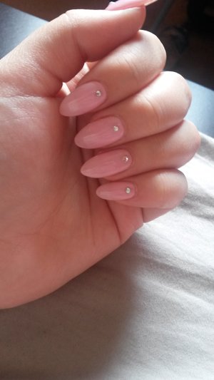 got new nails to welcome summer :)