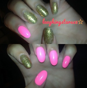 Almond shapes nails with gold and neon pink polish 💋💅
