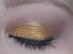 http://missriss-007.blogspot.com/2013/02/red-and-mustard-eotd.html?m=1