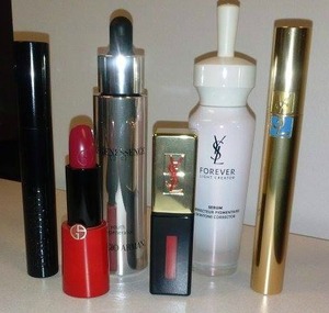 Who doesn't love free stuff? Let me know if you guys have any questions or want reviews! YSL Forever Youth Light Creator is also here :)