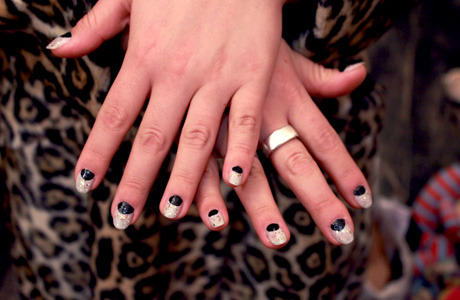 Tate is sporting holiday half moons created with Essie black polish, and a mix of Cynthia Rowley and Japanese glitter polishes.