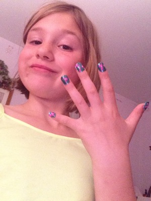 I love my Nails that's not me but that's my nails that's my daters friend with my hand and nails