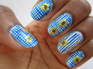 Lovely nail art design in summer's classic pattern: gingham! The blue and yellow complement this design and makes it stand out. Perfect for sunny and carefree days.