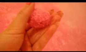 Lush's Pink bathbomb in action ! ! !