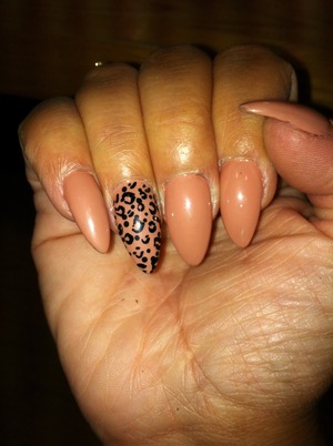 yet again, my lovely friend Vanessa always paints the hand I cant!!! hand painted cheeta