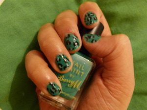Green Leopard Print Nails