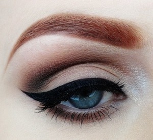 Just a mix of brown to open the eye. With winged liner. All you basically need is a nude eyeshadow along with a variety of browns and you're good!