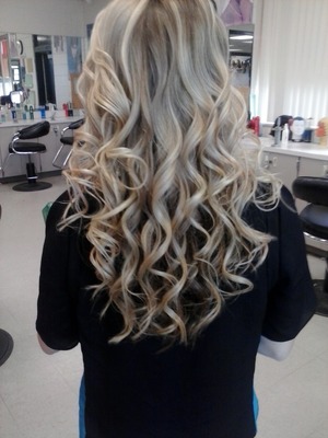 Beach curls made with a curling wand by me <3
