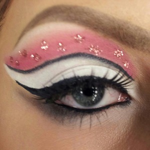 A pink and black cut crease with a white lid, a look I did last Halloween. With pink Polka dot glitter!