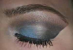 In this makeup i used only sephora's shadows. I applied a blue matte shadow (which i love). A brown shadow in the crease blended with a matte black in the outside corner. I used kiko precision eyeliner, kiko precision pencil 300 black and a light blue pencil inside the eye (Helena Rubinstein silky eyes in 14 blue dawn).