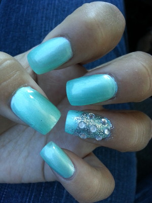 This is a light green/mint color with jewels on one nail:)