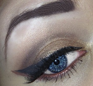 Gold and brown smoky eye