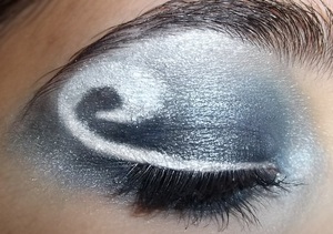 Ever wanted your eyeliner to look like a wave? Well, I don't really think it does, but it looks kind of cool anyway!