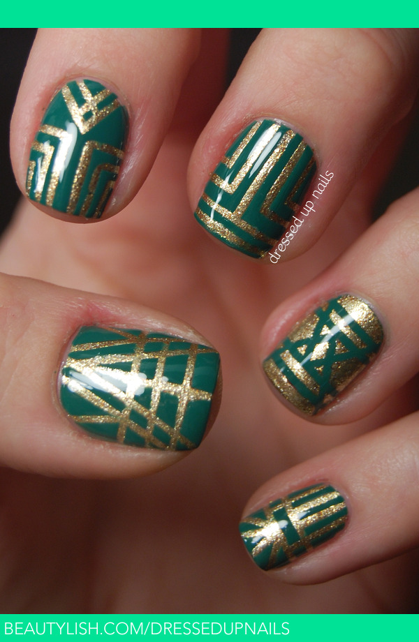 40+ Best Spring Nail Art Designs : Gold and Matte Green Textured Short Nails
