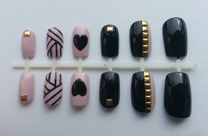 Another of my sets of false nails! Love this design! Buy them here: www.etsy.com/shop/nailsbydanielle