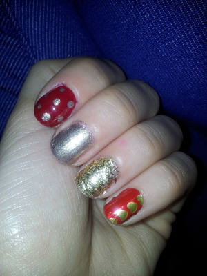 Red and gold festive nails with nail varnish, glitter and nail wraps