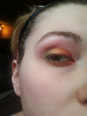 my christmas look half done. red to gold to green (both the red and green are from a profussion pallete while the gold is mac's Amber Lights)on the lid, with the pink being from the paint pot, Fresco Rose by mac.
