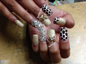 Cute giraffe nails 