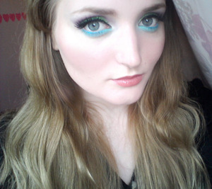 I have used an additional eyeshadow from CS, a pigment called "mojito mint" 
 
Also, the blue eyeliner is from L.A COLORS. 
I have used the Maybelline XXL volume + length and the L'oreal double extension mascara.