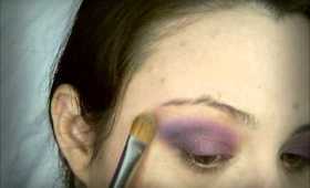 Los ojos verdes van con fucsia. Maquillaje inspirado en Kristen Stewart