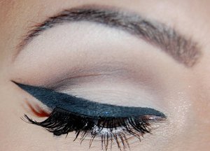 natural look with a dramatic liner