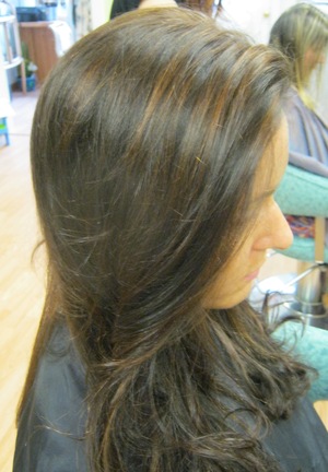 dimensional hilights with long layered haircut