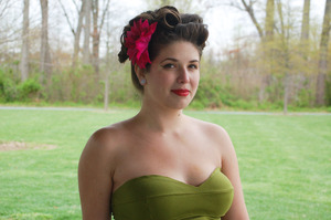 pin up style hair and makeup i did with my friends in the park