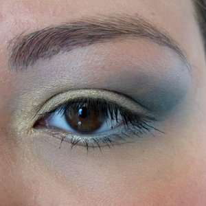 blue & gold look with Aromaleigh eyeshadows