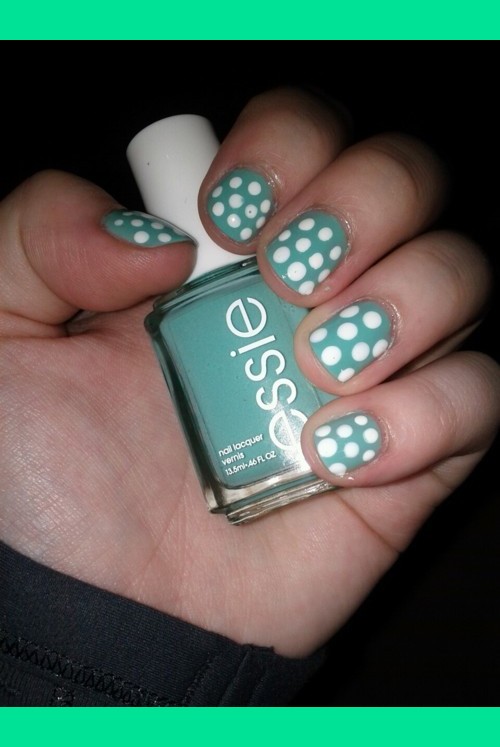my first try doing simple polka dots. kinda retro. | Ariane C.'s ...