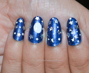 For more pics and detail, visit http://lovefornailpolish.com/star-nail-art-tutorial-easy-nail-designs-for-beginners