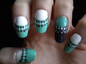 Half moon dots :)
Essie: Turquoise & Caicos and Smokin' Hot