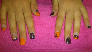 Halloween nails! Perfect if you want funky nails :)