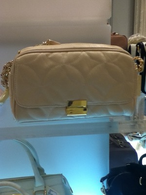 You can't not love Forever 21! I saw this bag today and fell in love. 