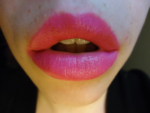 hot pink lips..yum!