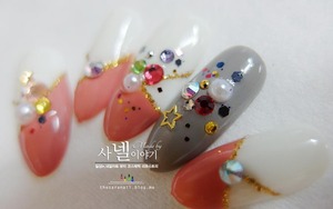 Have you heard of Korean stone nail art? if not, why don't you briefly see them and share? :D visit my blog at: http://saranail.blogspot.kr
