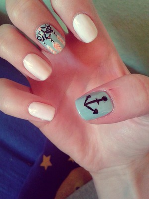 Elegant vintage nails with a dreamcatcher and an anchor :)